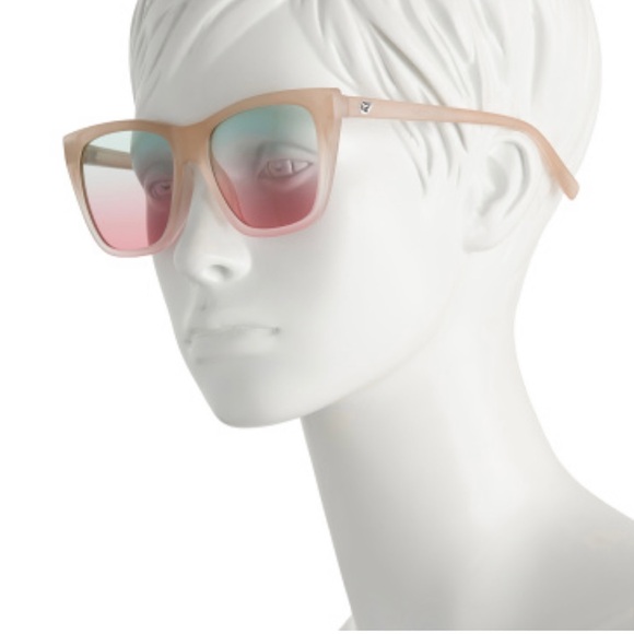 Volcom women’s sunglasses NWT - Picture 2 of 2